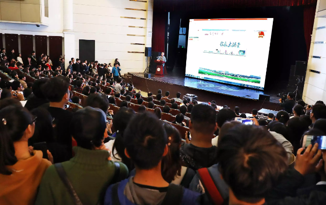 戴建業(yè):授課見(jiàn)證