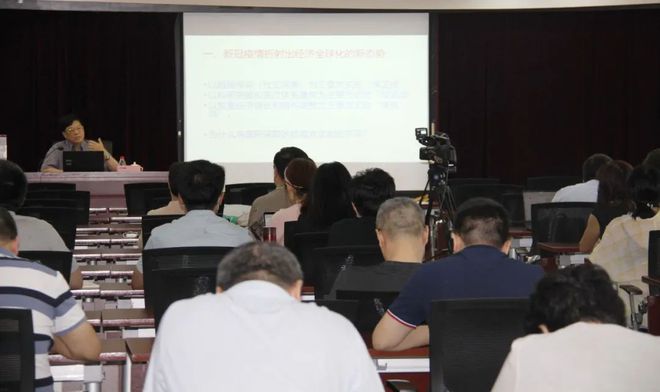 金碚談經(jīng)濟全球化：堅持方向，深化改革，以更大的開放融入經(jīng)濟全球化