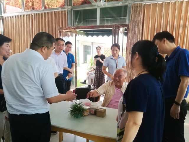 姜春力:中國(guó)國(guó)際經(jīng)濟(jì)交流中心調(diào)研組到河南省護(hù)理學(xué)院調(diào)研