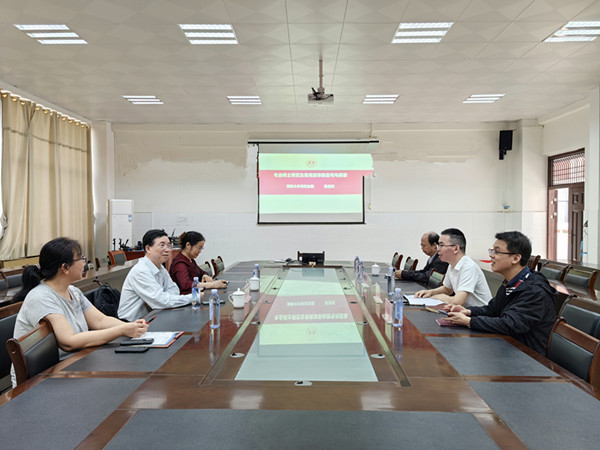 湖南大學研究生院院長張亞斌教授應邀到經(jīng)濟管理學院指導學位點建設